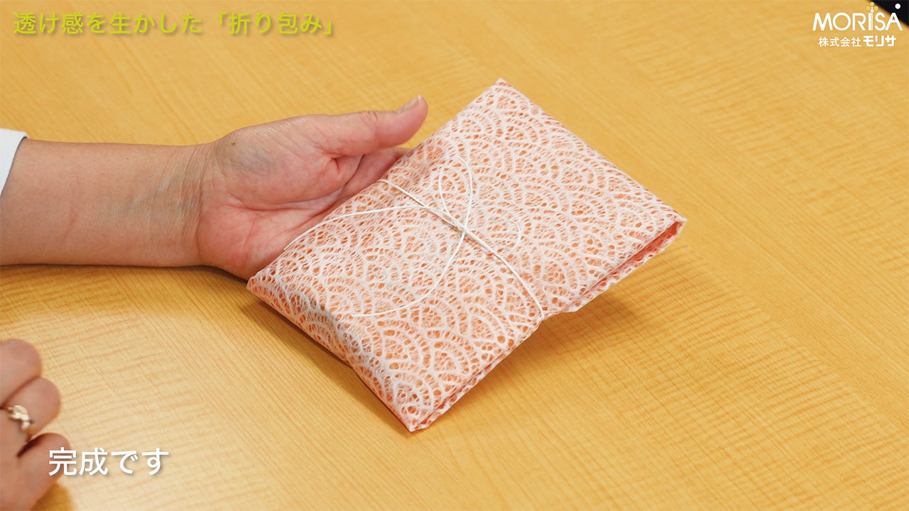 "Folding wrapping" that makes use of transparency